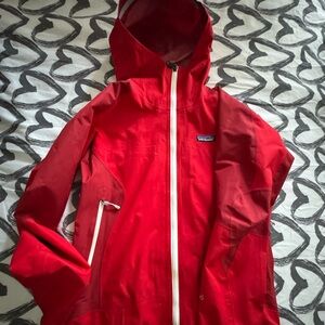 Patagonia like new red H2NO rain jacket with pit zips